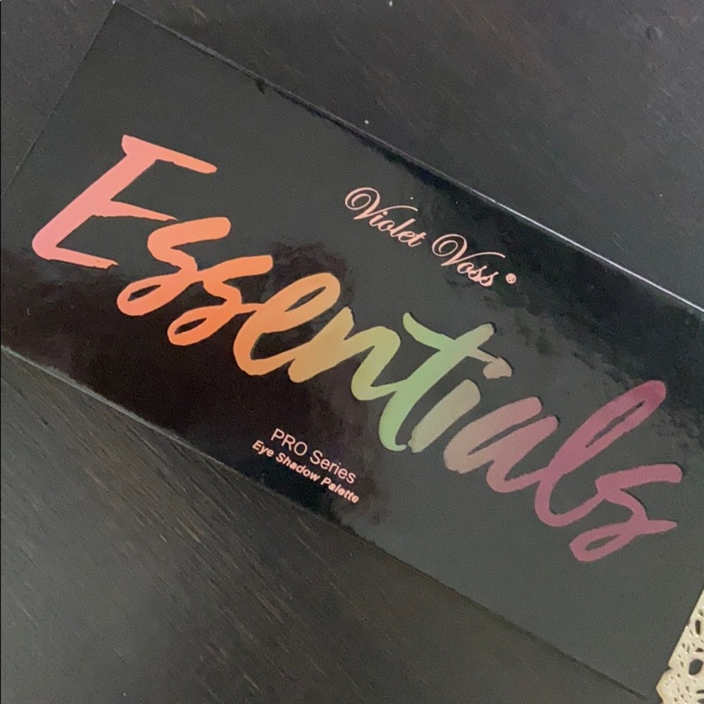 Essentials Violet Voss Eyeshadow Palette 10 shade